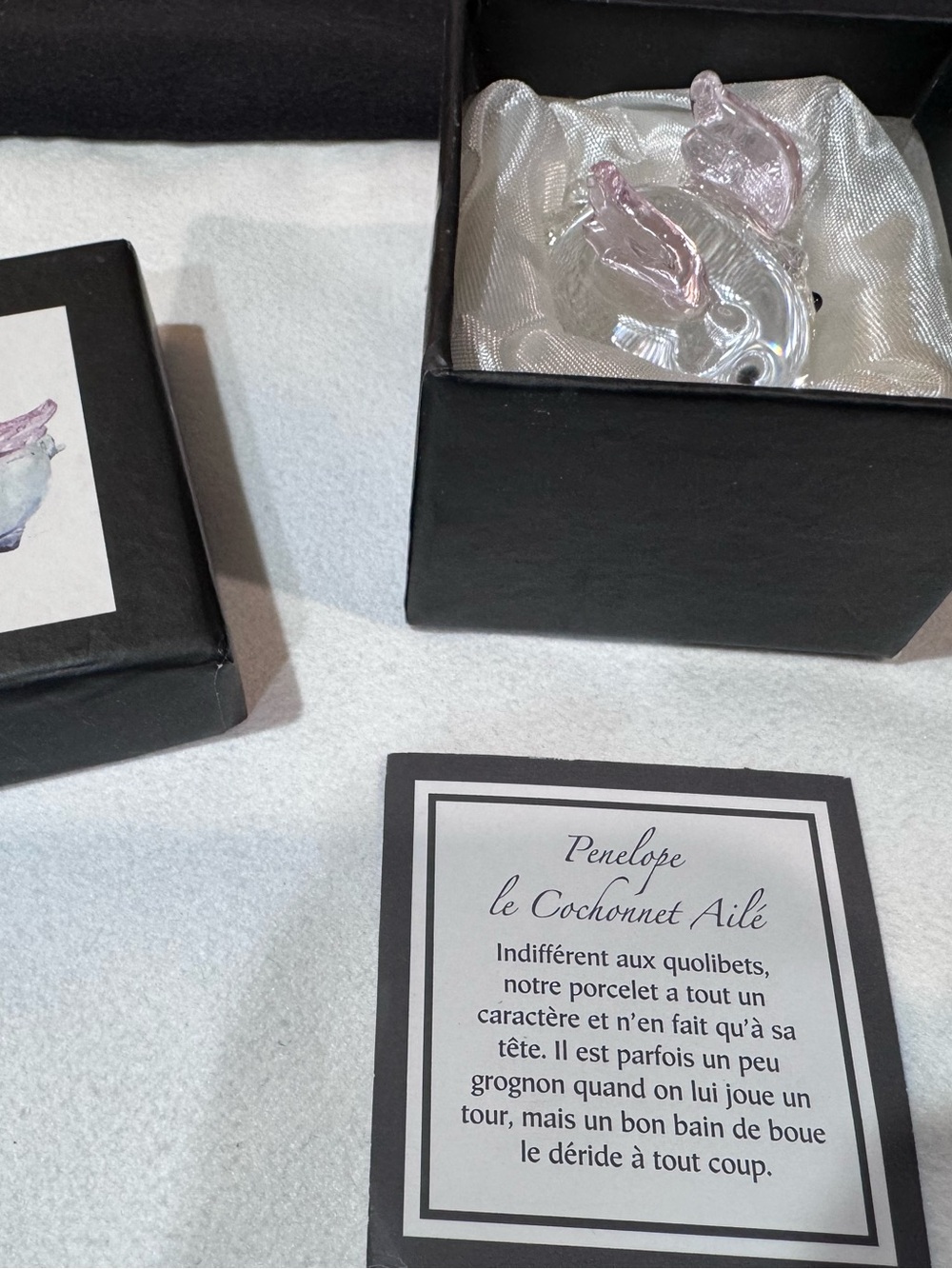 Tiny Glass Flying Pig Figurine - Picture 5 of 7